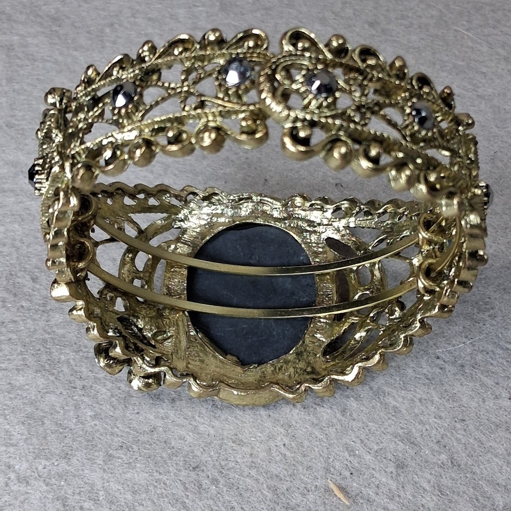 Vintage Style Gray Cameo Jewelry Set - Modern Victorian Revival Cuff & Brooch - Picture 3 of 16
